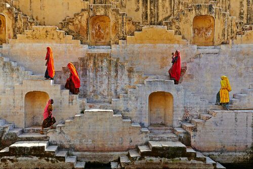 Bewitching landscapes, perfumed scents, and the traditions of a bygone age: let yourself be enchanted by an entrancing journey through Asia.