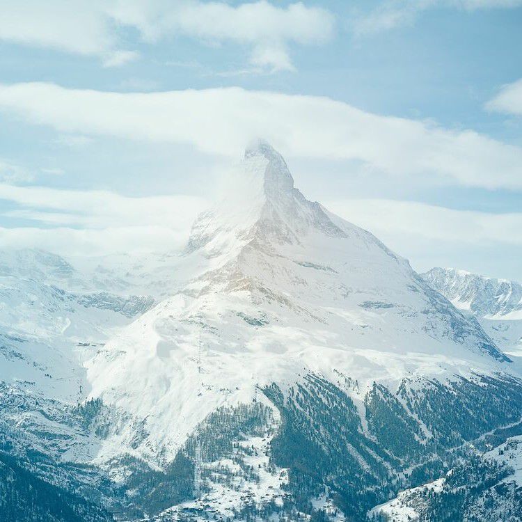 Small room, big picture